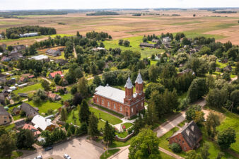 Vaškų panorama su Šv. Juozapo bažnyčia. Fotogr. G. Lukoševičius. Vaškai (Pasvalio r.). 2025 m. PAVB skaitmeninis archyvas