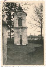 Šaltupės koplytėlė Zarasuose (1824 m. pastatė Antanas Zarenbergas; 1965 m. koplytėlė susprogdinta, atstatyta 1992 m.). Zarasai. Apie 1935 m. PAVB, Panevėžio vyskupijos kurijos skaitmeninis archyvas