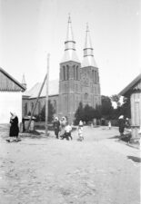 Kamajų Šv. Kazimiero bažnyčia. Fotogr. Vincas Uždavinys. Kamajai (Rokiškio r.). XX a. 4 deš. Iš: www.limis.lt; Šaulių „Aušros“ muziejus, inv. nr. ŠAM F–FN 5901