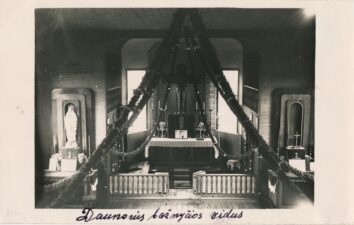 Daunorių Švč. Jėzaus Širdies bažnyčios interjeras. Daunoriai (Utenos r.). 1935 m. PAVB, Panevėžio vyskupijos kurijos skaitmeninis archyvas