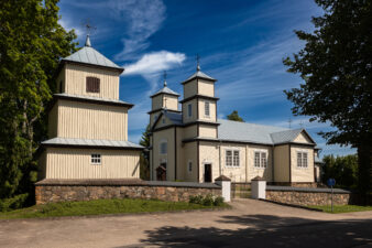 Daugailių Šv. Antano Paduviečio bažnyčia ir varpinė. Fotogr. G. Lukoševičius. Daugailiai (Utenos r.). 2025 m. PAVB skaitmeninis archyvas