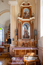 Lukštų Šv. apaštalo evangelisto Jono bažnyčios dešinysis šoninis altorius. Fotogr. G. Lukoševičius. Lukštai (Rokiškio r.), 2025 m. PAVB skaitmeninis archyvas