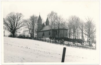 Vadaktėlių Šv. Jono Nepomuko bažnyčia. [Fotogr. A. Gabrėno]. Vadaktėliai (Panevėžio r.). XX a. 8 deš. pab. – 9 deš. pr. PAVB, Antano Gabrėno fondas F87-109