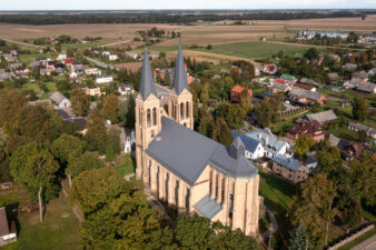 Naujamiesčio Šv. apaštalo evangelisto Mato bažnyčia. Fotogr. G. Lukoševičius. Naujamiestis (Panevėžio r.). 2025 m. PAVB skaitmeninis archyvas