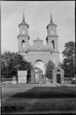 Panevėžio Šv. apaštalų Petro ir Povilo bažnyčia. Fotogr. B. Buračas. Panevėžys. 1929 m. Iš: www.limis.lt; Nacionalinis M. K. Čiurlionio dailės muziejus, inv. nr. ČDM Ng 18071