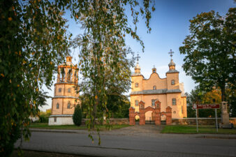 Smilgių Šv. Jurgio bažnyčia ir varpinė. Fotogr. G. Lukoševičius. Smilgiai (Panevėžio r.). 2025 m. PAVB skaitmeninis archyvas