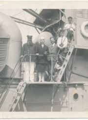 Laive „Prezidentas Smetona“ – panevėžiečio muziko Mykolo Karkos šeima su laivo kapitonu Antanu Kaškeliu. Klaipėda. [Apie 1930–1931 m.]. PAVB, Stasio Petronaičio fondas F71