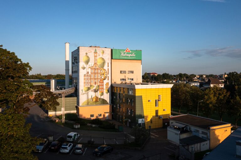 Piešinys ant „Kalnapilio“ alaus daryklos sienos. Gintaro Lukoševičiaus nuotrauka. 2026 m.
